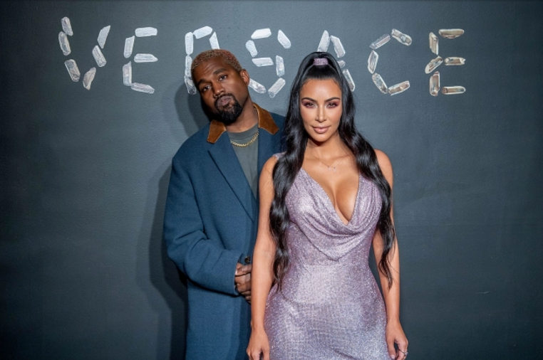 Kim_Kardashian_Trying_To_Get_Husband_Kanye_west_hHelp