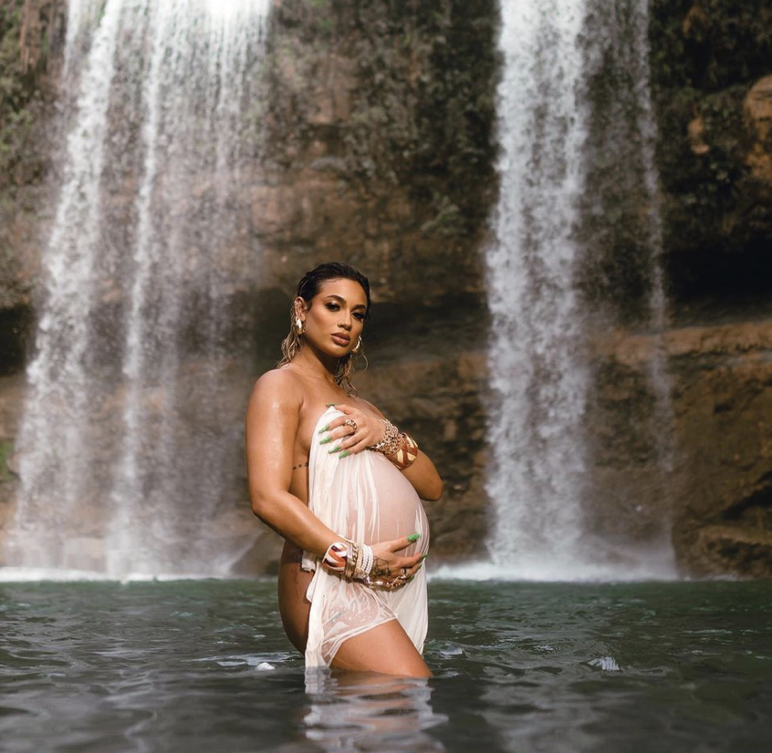DaniLeigh_Confirms_Pregnancy_Shows_Off_Growing_Baby_Bump