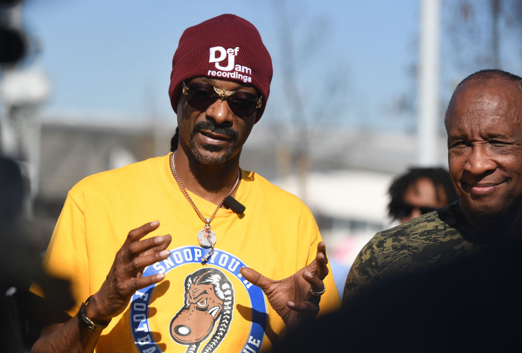 Snoop Dogg joins Inglewood and the LA Rams to distribute turkeys for the holiday.